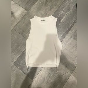 white zara sleeveless turtleneck crop in near perfect condition